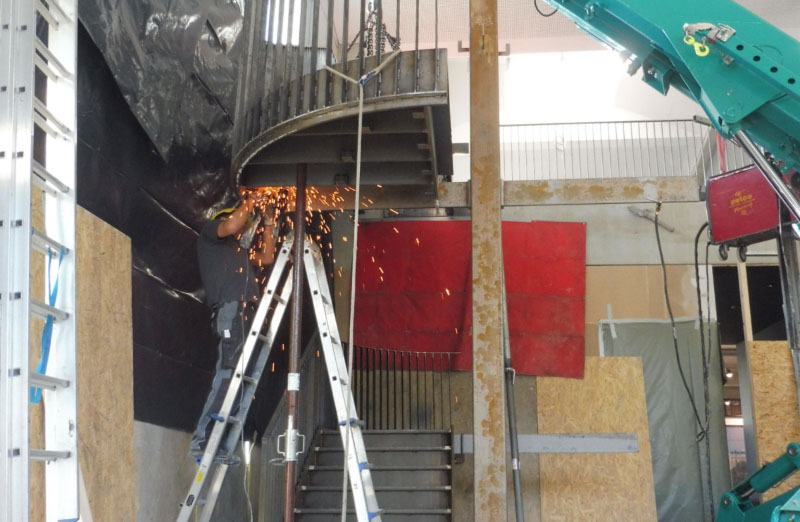 Stahltreppe mit Gussasphaltbelag